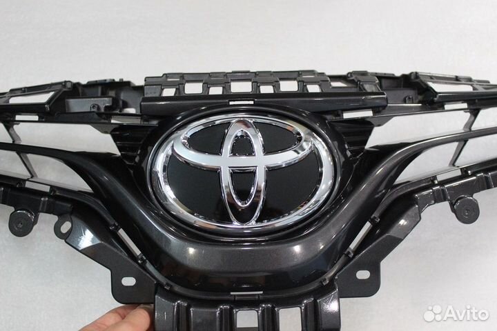 Camry 70 Оригинальная Решетка радиатора в сборе
