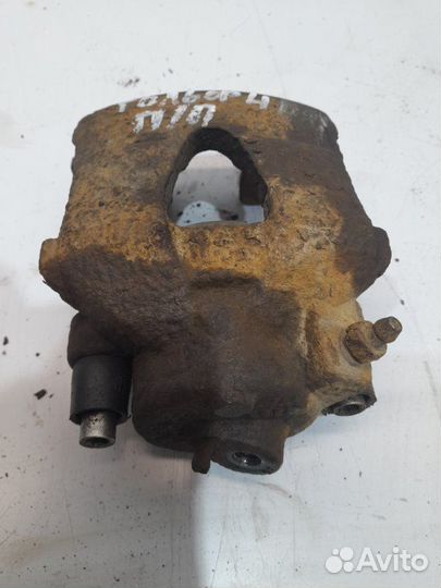 Суппорт передний правый Volkswagen Golf 4 (3D) AKQ