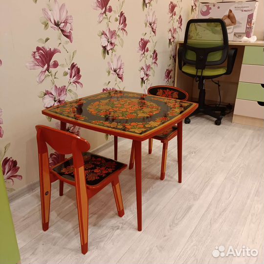 Столик детский со стульчиками