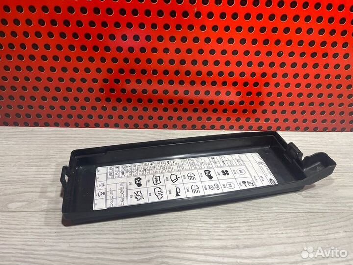 Крышка блока предохранителей Land Rover Range