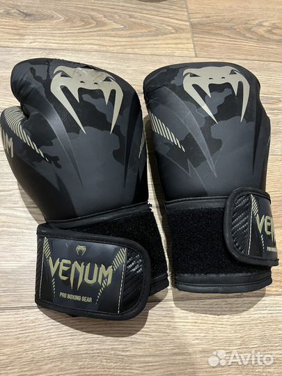 Боксерские перчатки 10 oz venum