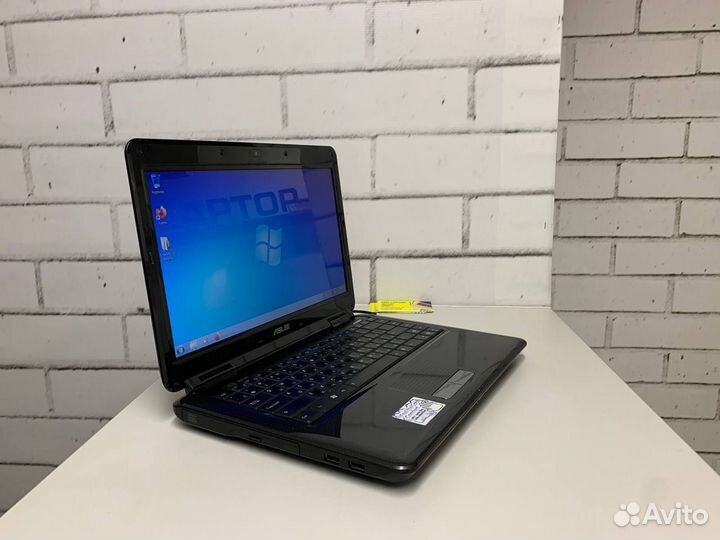 Ноутбук Asus\Celeron T3100\HDD на 250Gb