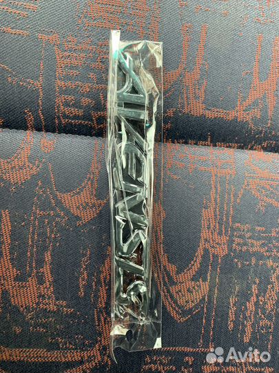 Эмблема Avensis