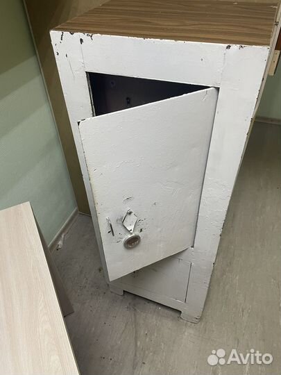 Сейф металлический