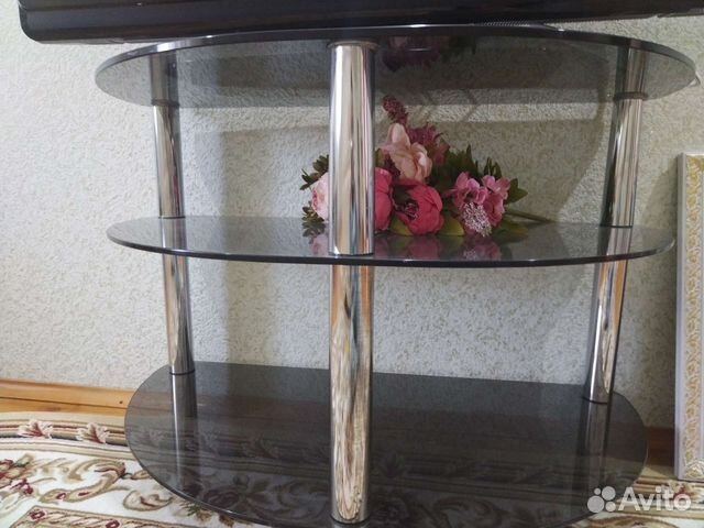 Стеклянная тумба под тв