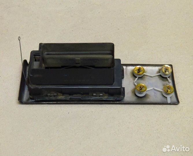 Дефлектор воздушный левый Audi 100 C3