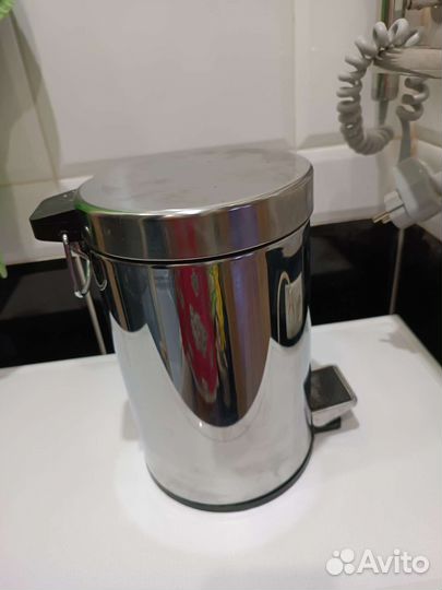 Мусорное ведро с педалью