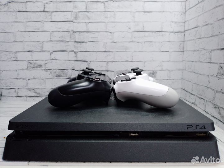 Игровая консоль PlayStation 4 Slim + два джойстика