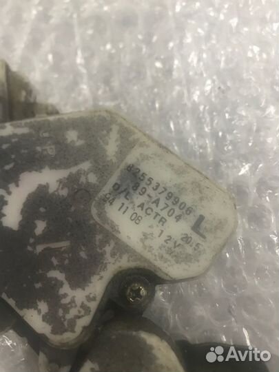 Замок двери задний левый Nissan Cefiro A32 VQ30DE