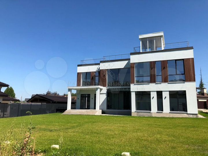 Дом 400 м² на участке 11 сот.