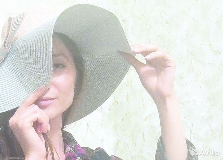 Летняя шляпа с большими полями