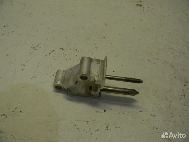 Кронштейн (сопут. товар) Octavia (A5 1Z) 2004-2013