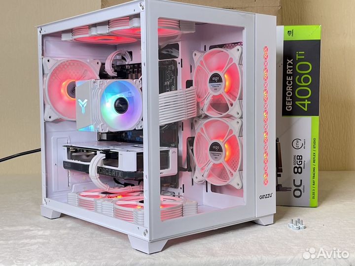 Новый мошной игровой компьютер в белом цвете