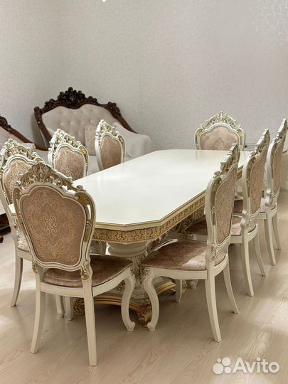 Стол и стулье 