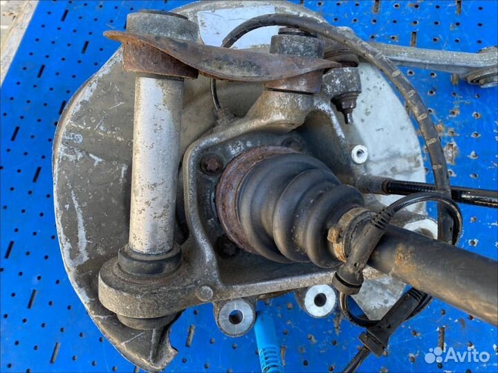 Цапфа и привод правая зад BMW 5 E60