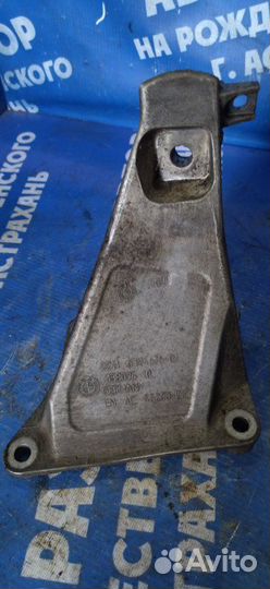 Крепление двигателя Bmw E65 седан N62B36 2002