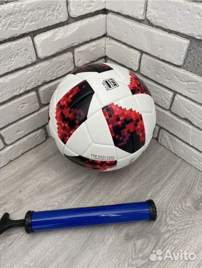 Футбольный мяч adidas telstar fifa 2018