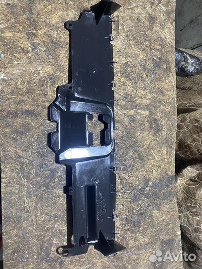 Кожух замка капота ford focus 1