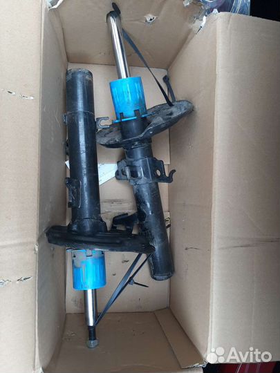 Стойки передние и задний амортизатор с ниссан