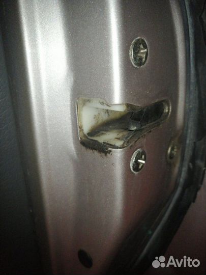 Замок двери передний правый Mazda 626 1991