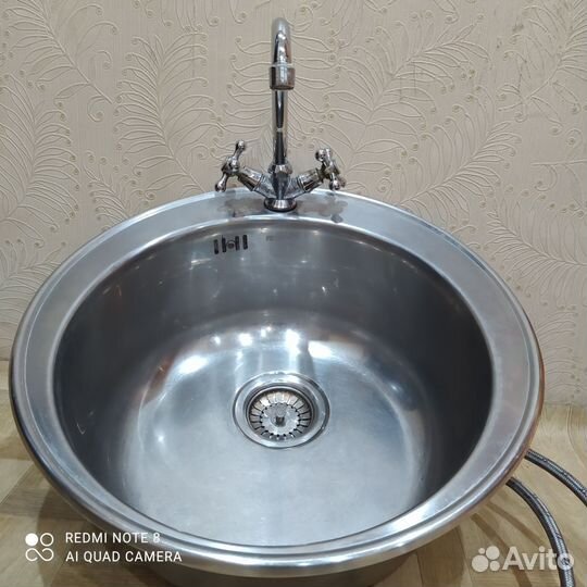 Раковина со смесителем