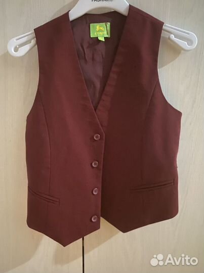 Жилетка для мальчика бордовая