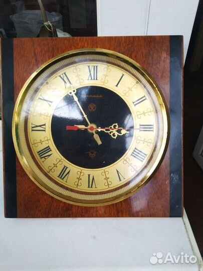 Старинные настенные часы и корпус
