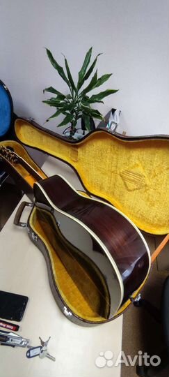 Гитара Yamaha L6, 70