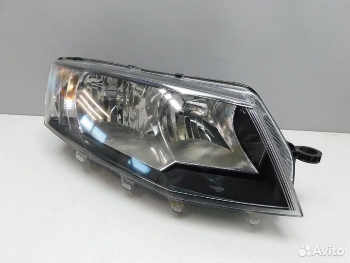 Фара правая Skoda Octavia