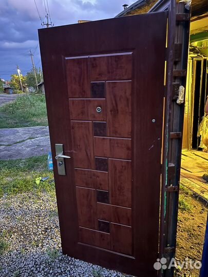 Металлическая дверь бу
