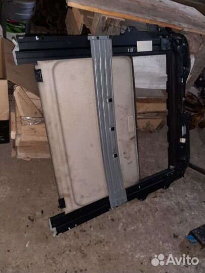 Стекло разбито Люк крыши Range Rover Sport 1