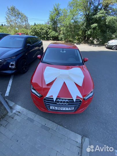 Большой подарочный бант на авто