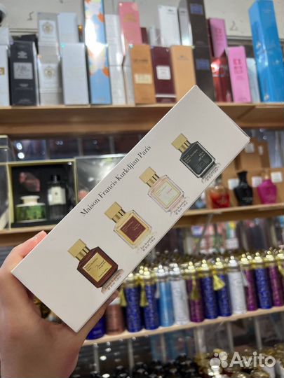 Подарочные наборы духов обьем 30 мл по 4 флакона