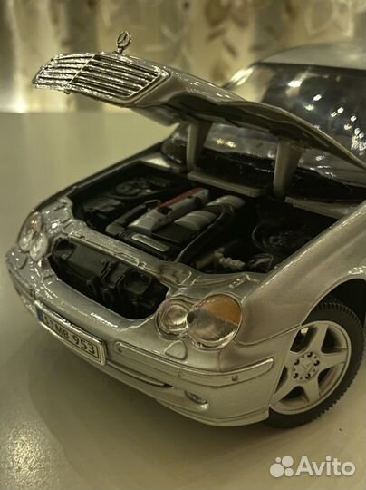 Модель автомобиля Mercedes-Benz W203