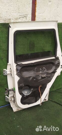 Дверь задняя правая в сборе задняя правая Jeep