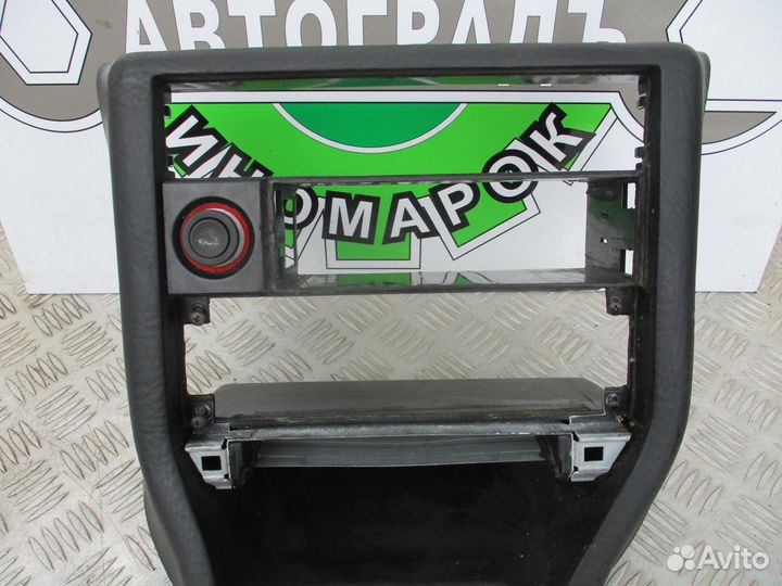 Консоль торпеды центральная Audi 100 C3