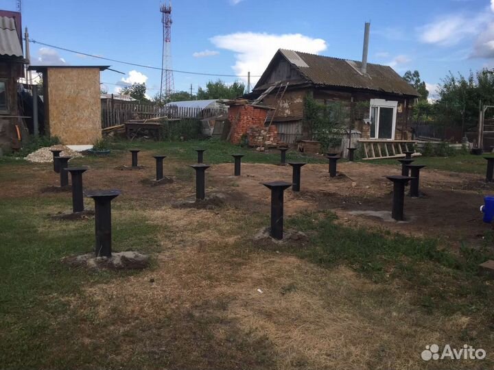 Винтовой фундамент под одноэтажный дом из бревна