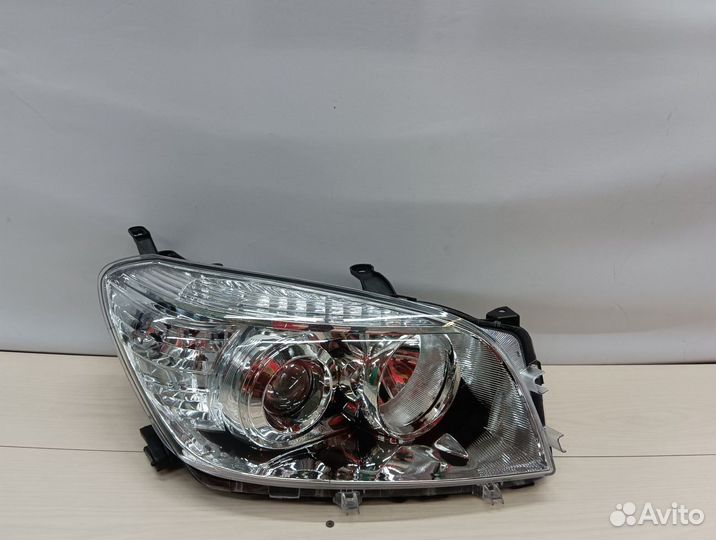Фара правая Toyota RAV4 3 са30 2006-2012
