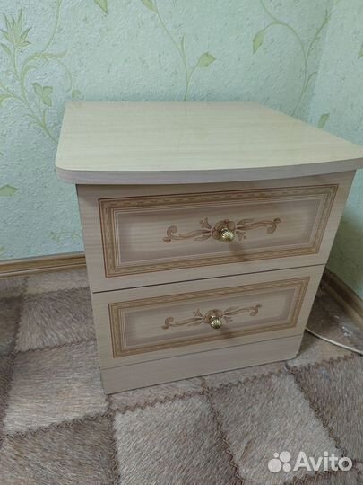 Тумба прикроватная