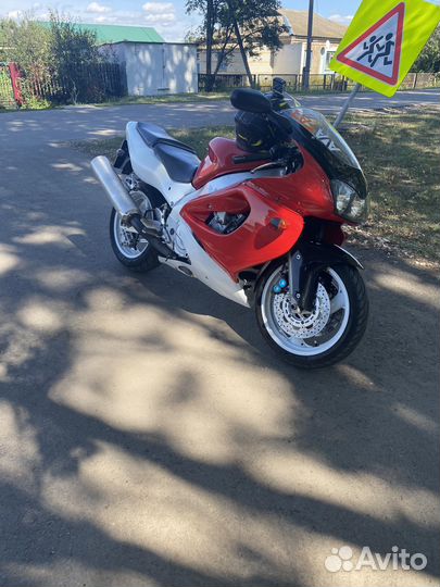 Yamaha yzf1000r tunderace