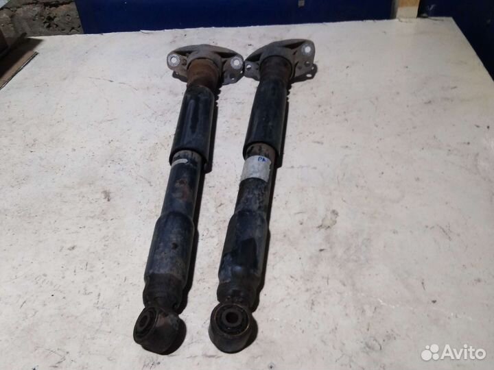 Задние амортизаторы Volkswagen passat b6
