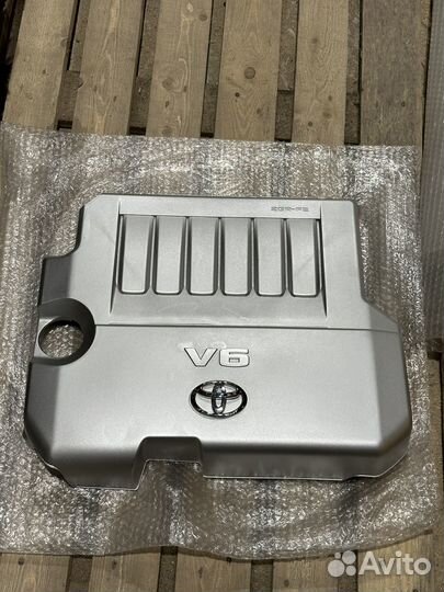 Декоративная крышка двигателяToyota Camry 50.55