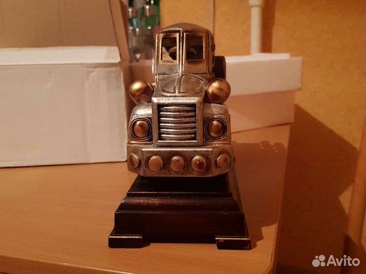 Часы машина