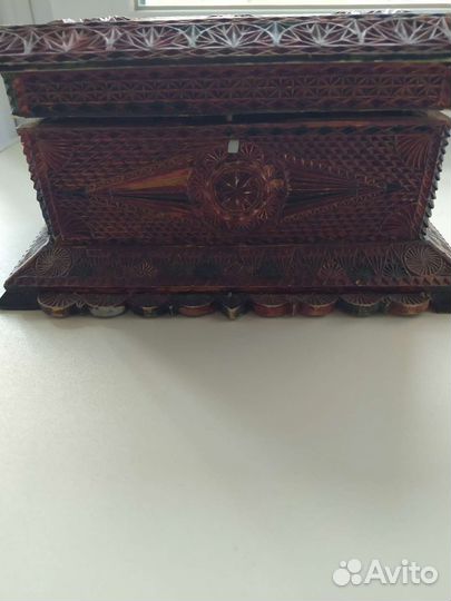 Деревянная шкатулка резная ручной работы