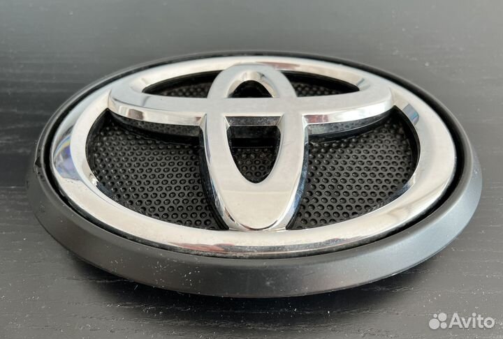 Значок Toyota Hilux