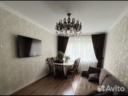 Стол обеденный и стулья