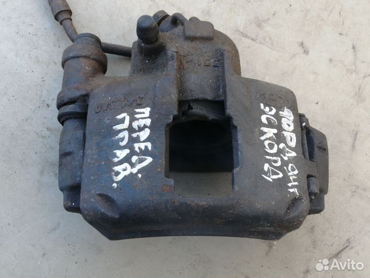 Суппорт тормозной передний правый для Ford Escort