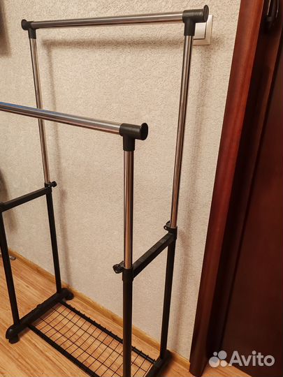 Вешалка для одежды напольная металлическая