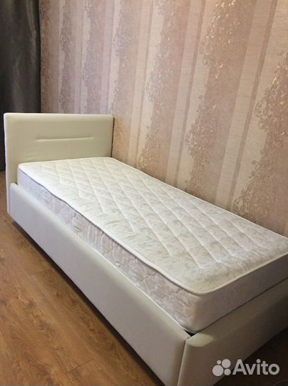 Кровать и матрас 90х200
