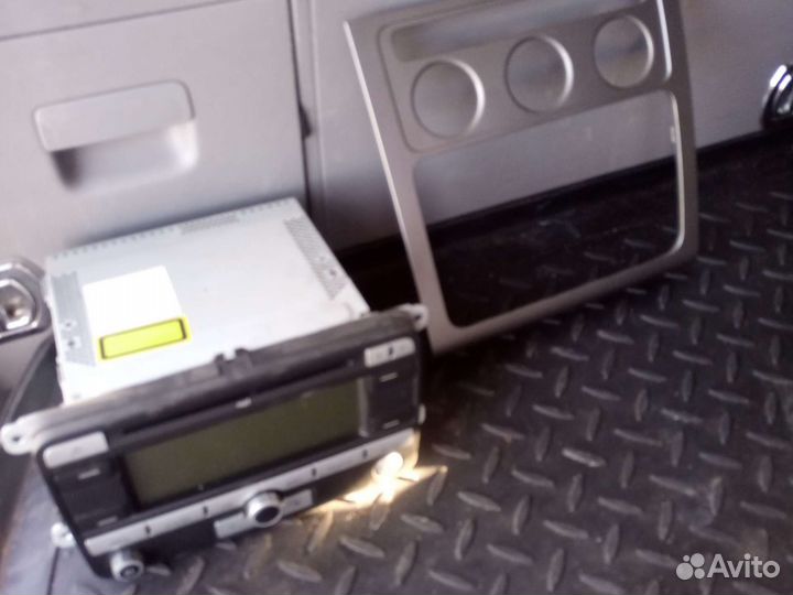 Автомагнитола бу Volkswagen Touran 2008г